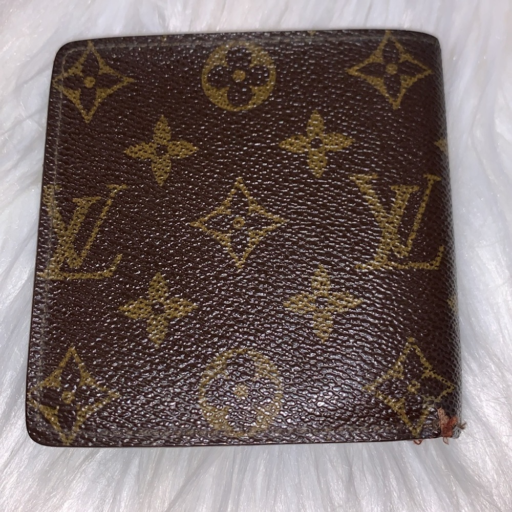 Lv Authentic Men’s Bi- Fold Wallet (Code#Ca0942 - image 2